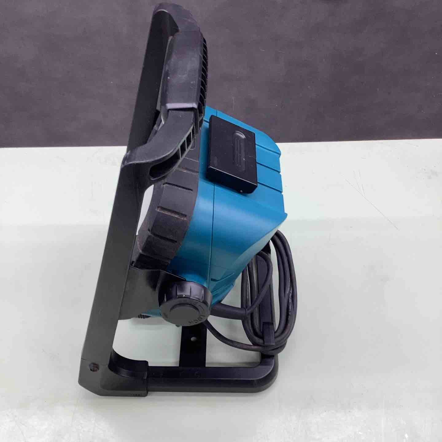 ☆マキタ(makita) コードレスLEDスタンドライト ML805【越谷店