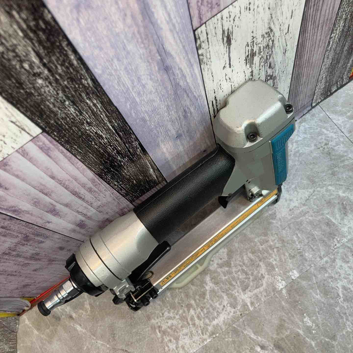 ◇マキタ(makita) 常圧エアタッカ 10mm AT1025AK【八潮店】