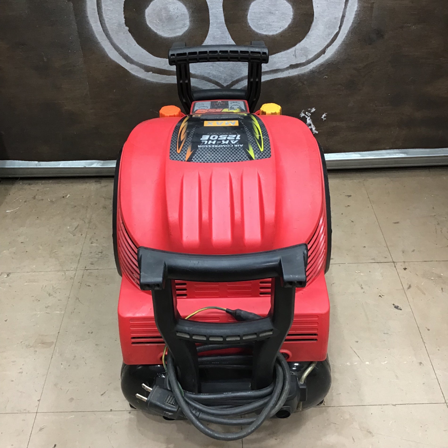 【現状品】 マックス/MAX エアコンプレッサー AK-HL1250E2_レッド 【鴻巣店】 ☆マックス(MAX) エアコンプレッサー AK-HL1250E2_レッド【草加店