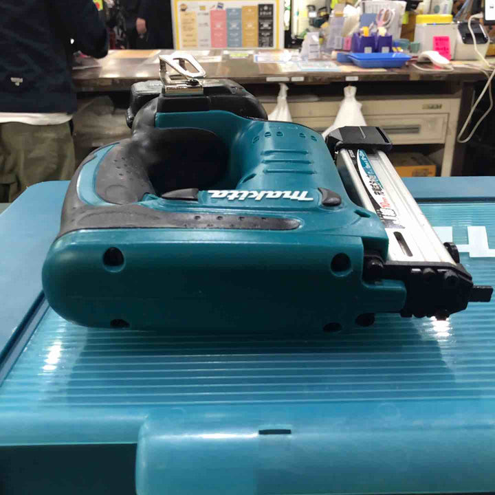 ◇マキタ(makita) コードレスタッカ  ST120DRF【川口店】