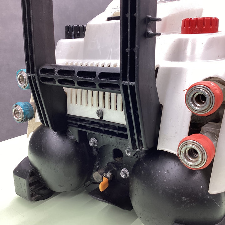 ★マキタ(makita) エアコンプレッサー 高圧2口 常圧2口 AC400XW【越谷店】