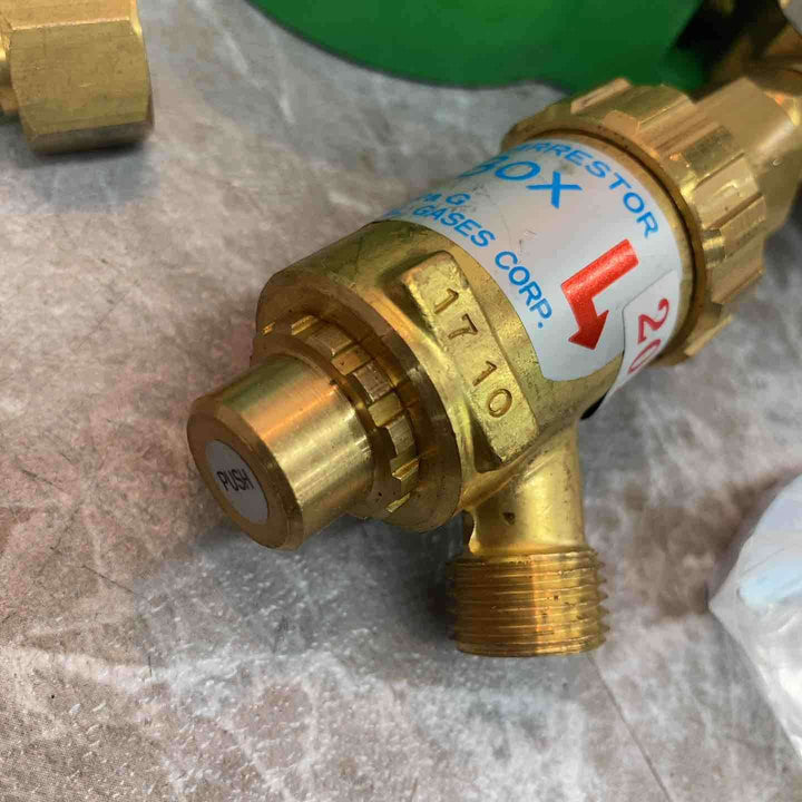 ハンシン ミリオン-Z 酸素調整器・ミリオン-Z アセチレン調整器 セット【八潮店】