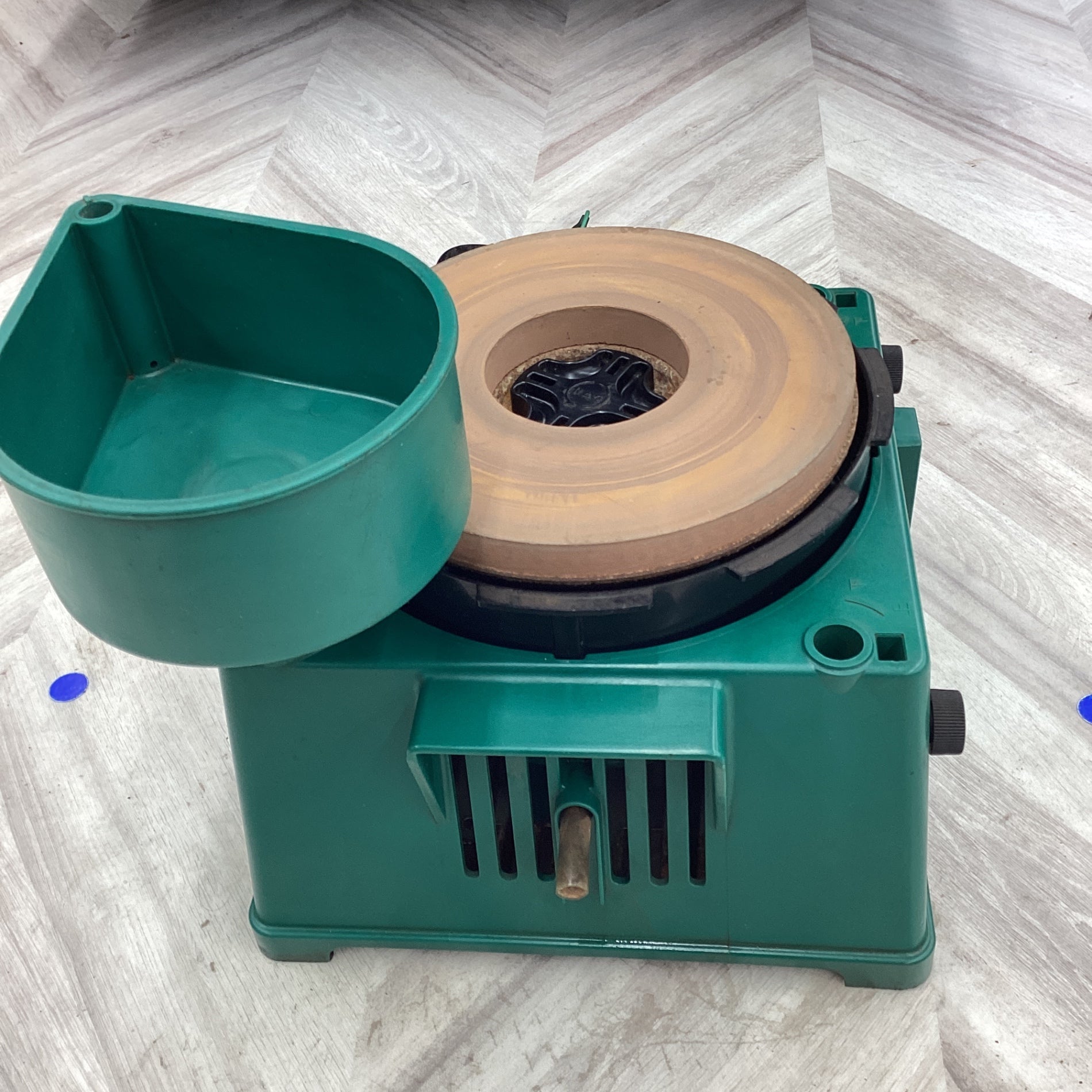 〇日立工機 刃物研磨機 砥石径205mm AC100V 家庭用刃物研磨用 GK21S2