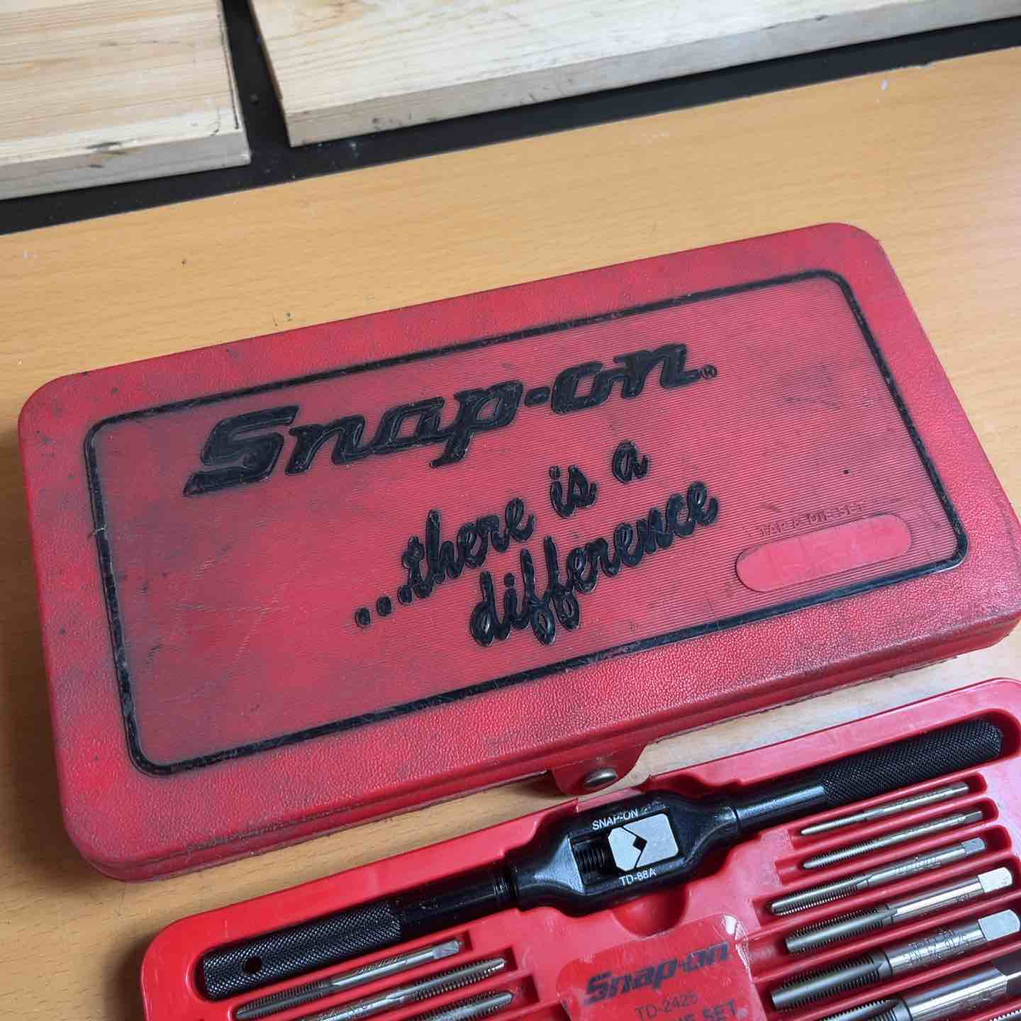 【中古】ｽﾅｯﾌﾟｵﾝ TD-2425 ﾀｯﾌﾟ・ﾀﾞｲｽｾｯﾄ【ハンズクラフト沖縄豊見城店】 新品 スナップオンSnap-on インチサイズ タップダイスセット TD2425