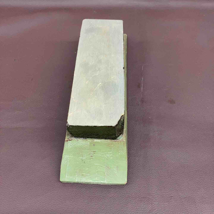 【超希少】 【中古美品】 天然砥石 京都 正本山？ 重量1.5Kg(台座含む) 長さ約225ｘ幅約75ｘ高さ約30 沼田？ 研ぎ 刃物 【東大和店】