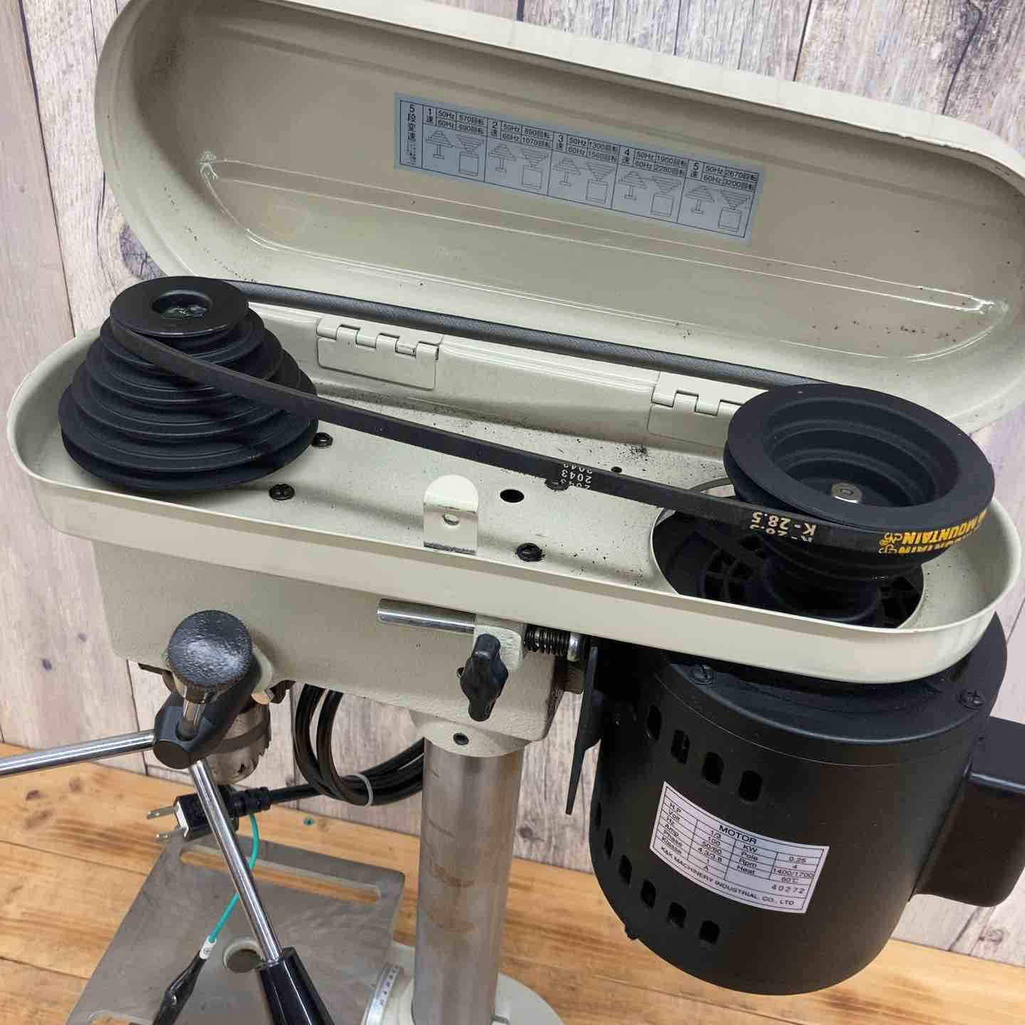 マキタ makita TB131 卓上ボール盤 未使用品 未開封品 【ハンズクラフト宜野湾店】 マキタ TB131 卓上ボ－ル盤 穴あけ能力:鉄工13mm/木工24mm チャック
