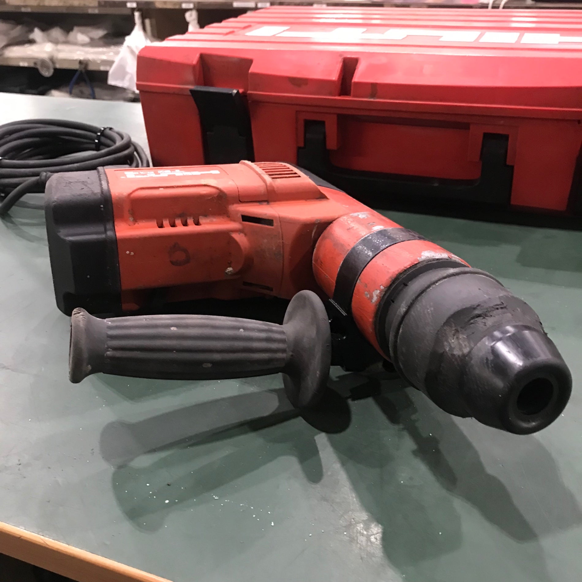 ヒルティ TE55 ハンマードリル【野田愛宕店】【店頭取引限定】【中古】IT2JJRYT3VDT Hilti ヒルティ ンマドリル ケース付 コード式 100v TE55 レッド
