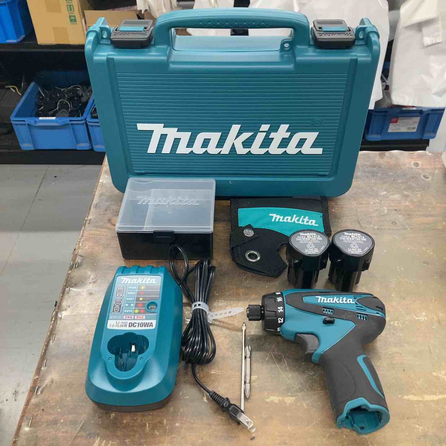 マキタ DF030DWX 充電式ドライバドリル【野田愛宕店】【店頭取引限定】【中古】ITV303RYBKD6 Amazon | マキタ 充電式ドライバドリル+ビット&ソケット29組セット