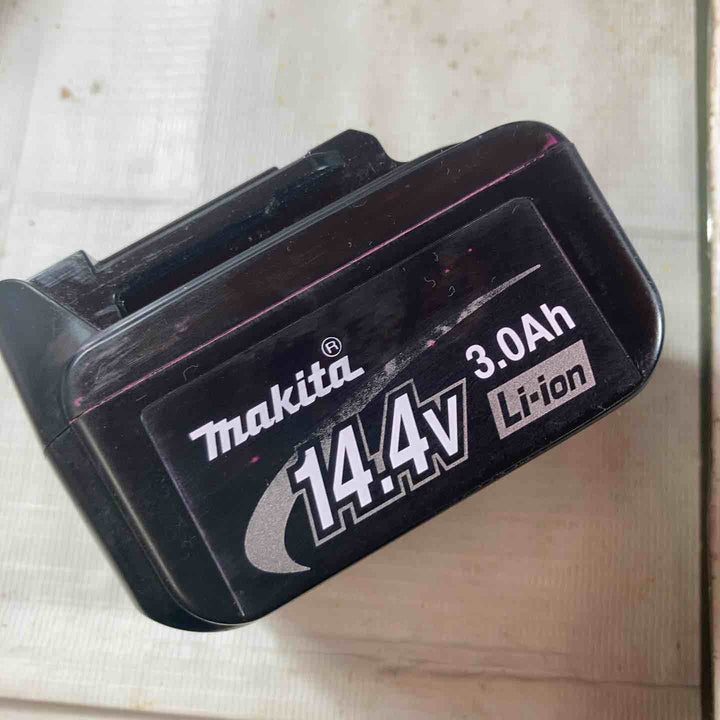 ☆マキタ(makita) 14.4V 4mm J線 コードレスタッカ ST420DRF【川崎店】