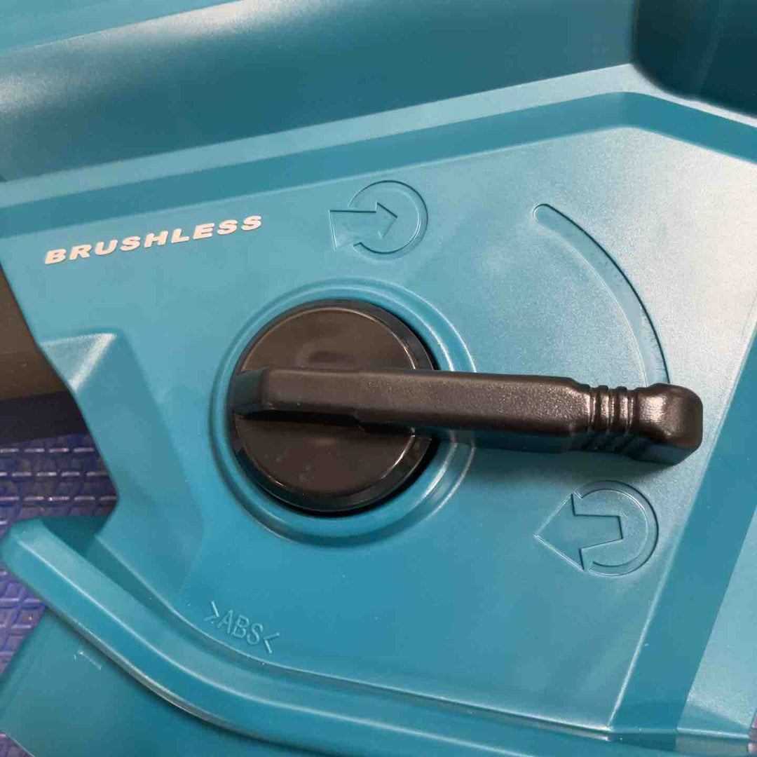 ★マキタ(makita) コードレスブロワ集じん機 MUB187DZ【草加店】