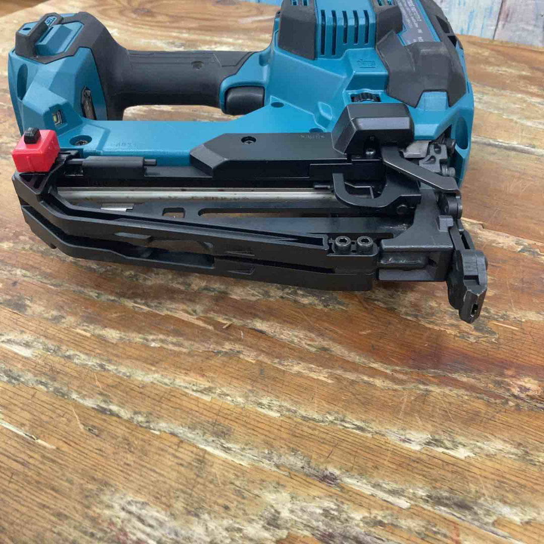 ★マキタ(makita) コードレスフロアタッカ ST003GZ【柏店】
