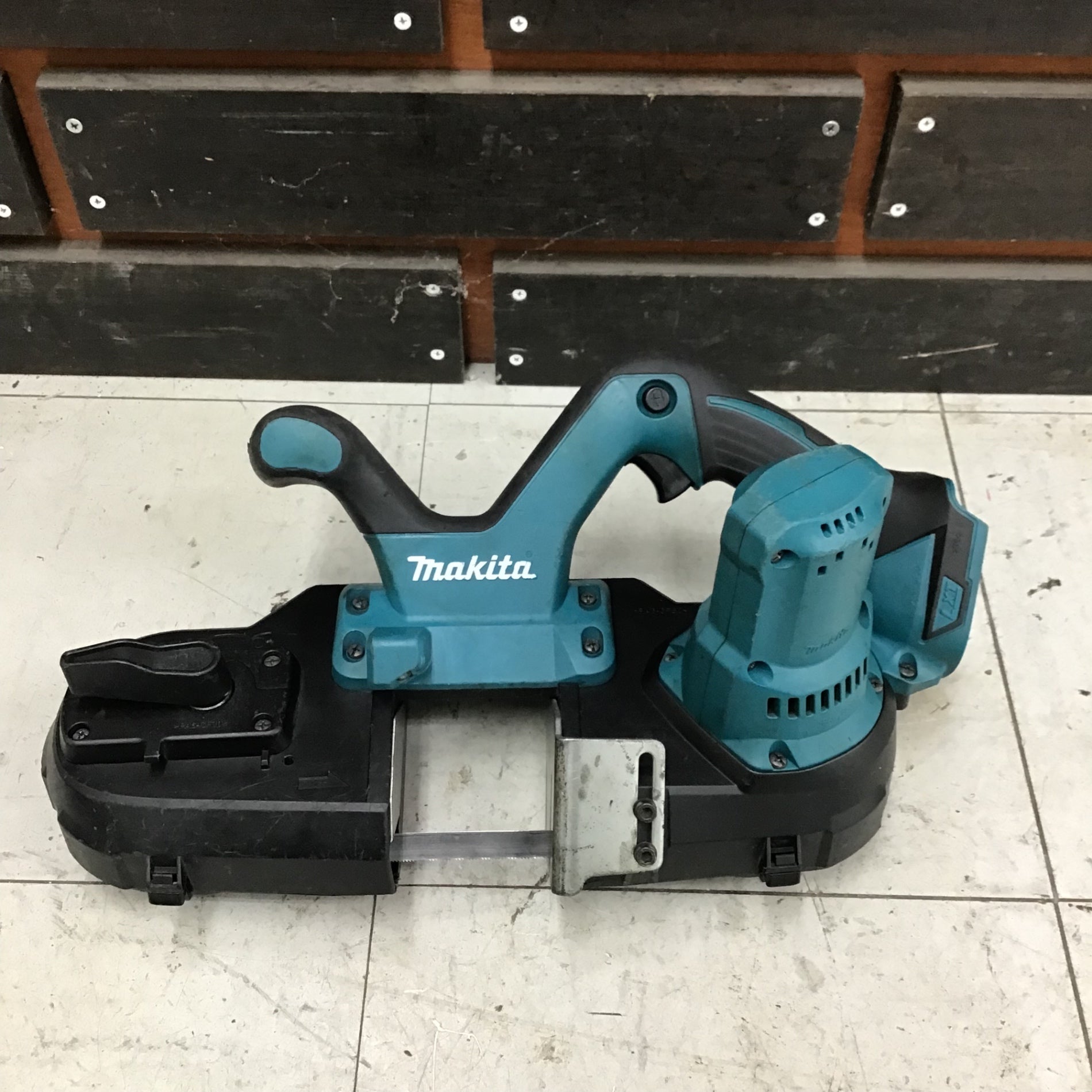 ★マキタ(makita) コードレスバンドソー PB181DZ【町田店】