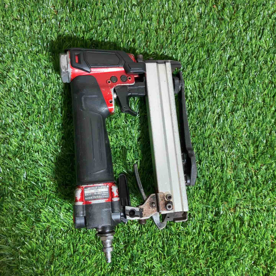 ★マキタ(makita) 高圧エアタッカ AT425HBトップキャップカバー欠品 打込み確認済み【戸田店】