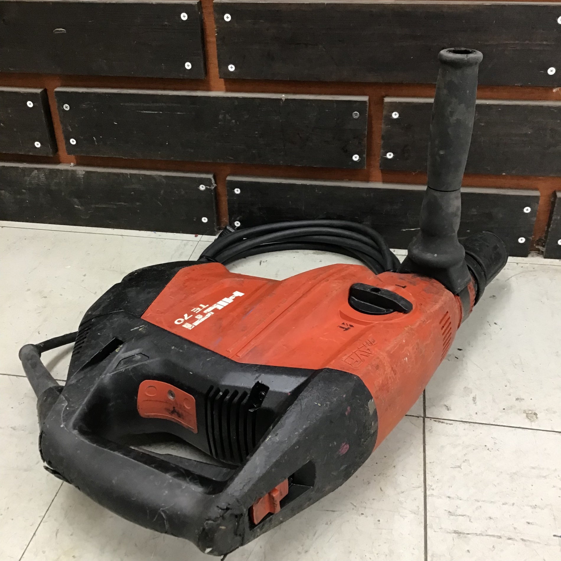 【現状品】 ヒルティ/HILTI ロータリーハンマードリル TE70-AVR 【鴻巣店】