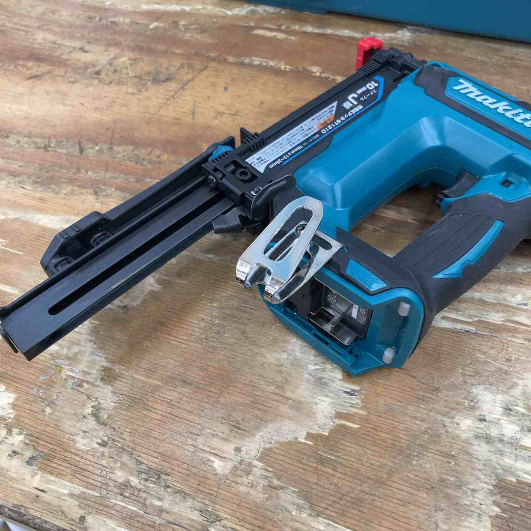 【中古品】★マキタ(makita) コードレスタッカー ST121DZK 本体+ケース【柏店】