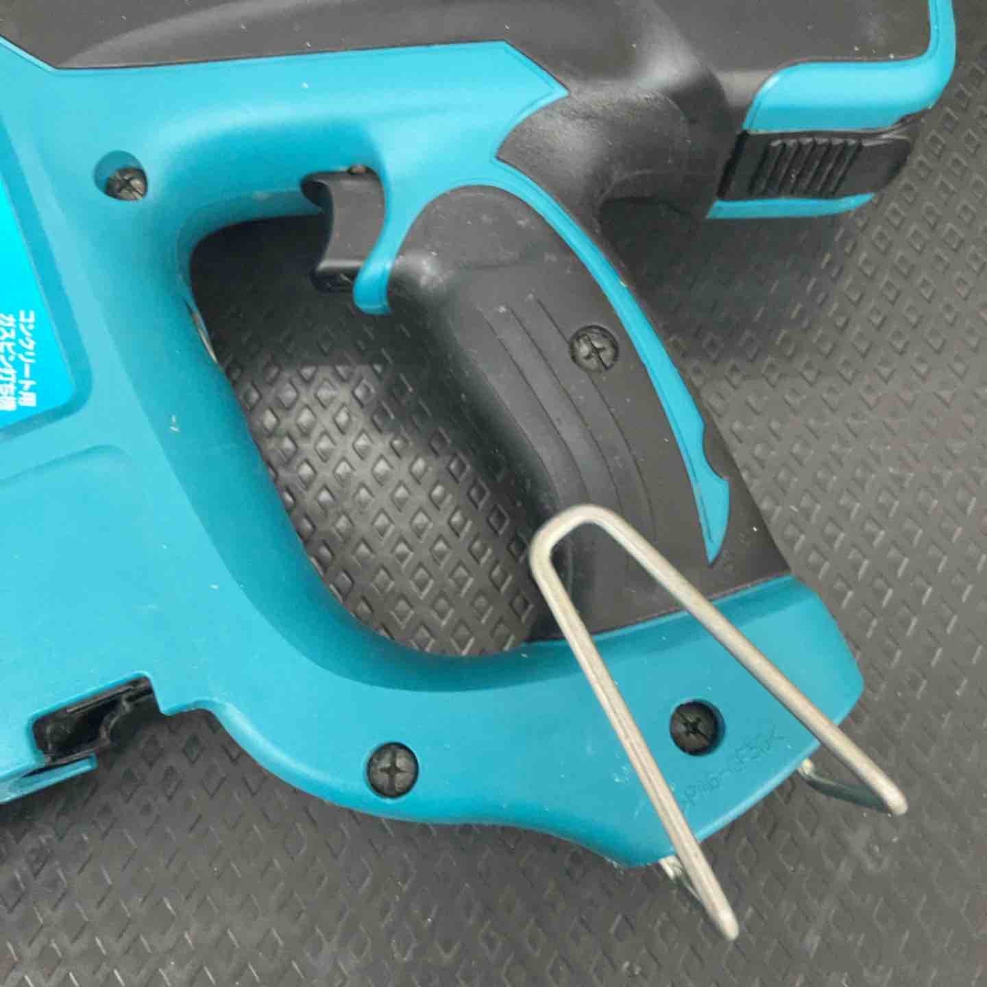マキタ　コンクリート用ガスピン打ち機　GN420C　中古品 中古品】 マキタ/makita コードレスコンクリート用ガスピン打ち機