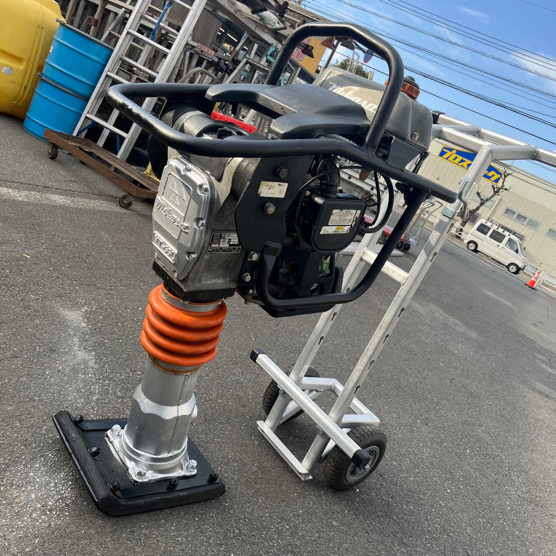 【店頭引取限定】【中古】【現状販売】三笠産業 mikasa タッピングランマー 110,000円(税込) タンピングランマー | 三笠産業 | 小型建設機械 | Mikasa Sangyo Co.,Ltd.