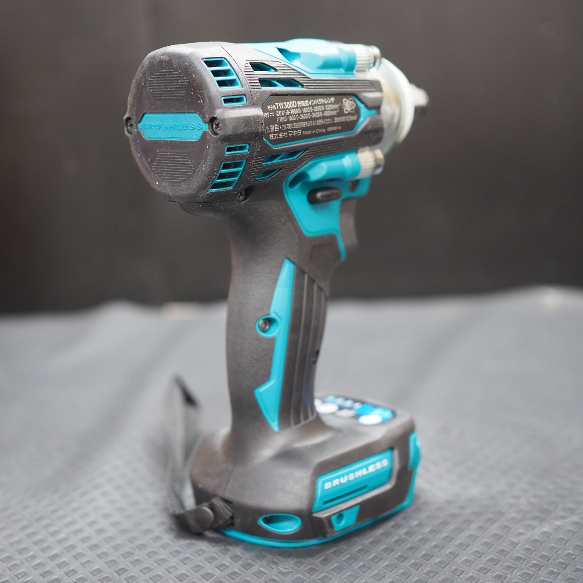 ☆ 最新モデル makita 18ボルト インパクトレンチ TW300D ☆ 最新モデル makita 18ボルト インパクトレンチ TW300D