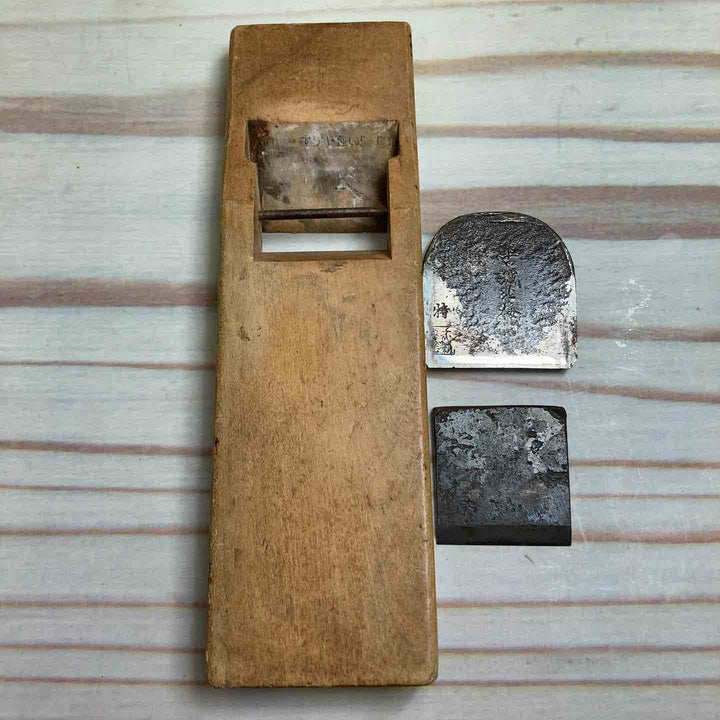 【中古品】 鉋 おそらく千代鶴貞秀作 銘：古城の梅 【かなり短い】 【川崎店】
