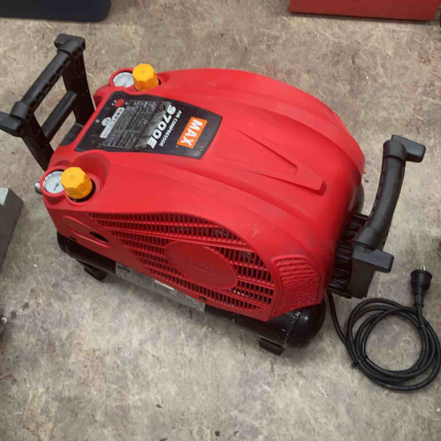 ☆マックス(MAX) エアコンプレッサー AK-LL9700E【所沢店