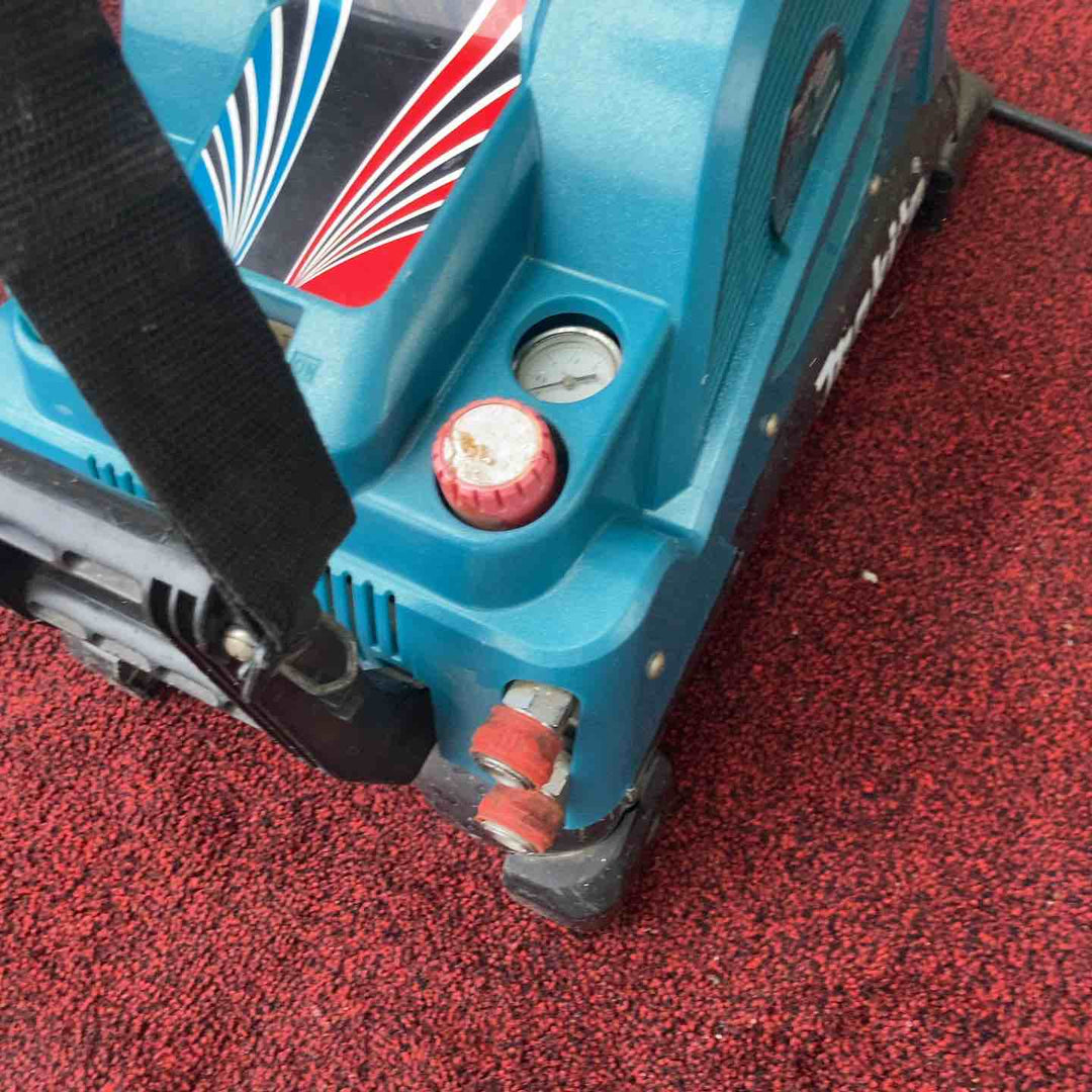 ★マキタ(makita) エアコンプレッサー AC400X【町田店】
