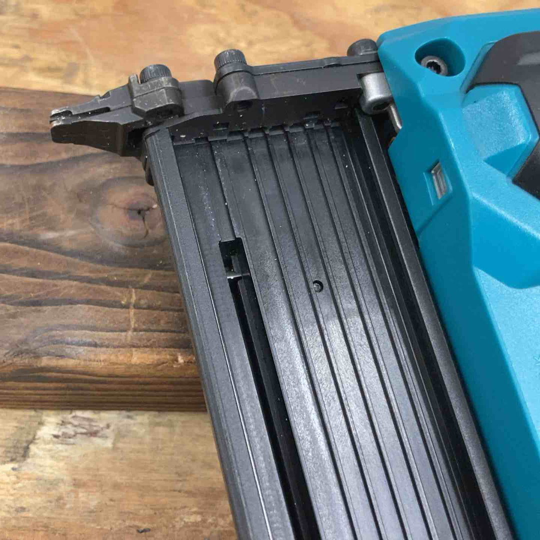 ★マキタ(makita) 40Vmaxコードレスフィニッシュネイラ FN001GZK 本体+ケース【柏店】