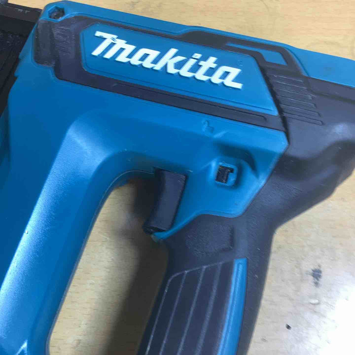 ★マキタ(makita) コードレスフィニッシュネイラ FN350DZK【越谷店】
