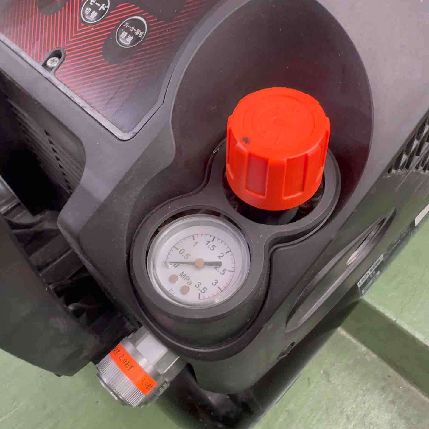 中古品】マックス(MAX) エアコンプレッサー AK-HH1270E3_ブラック 充填