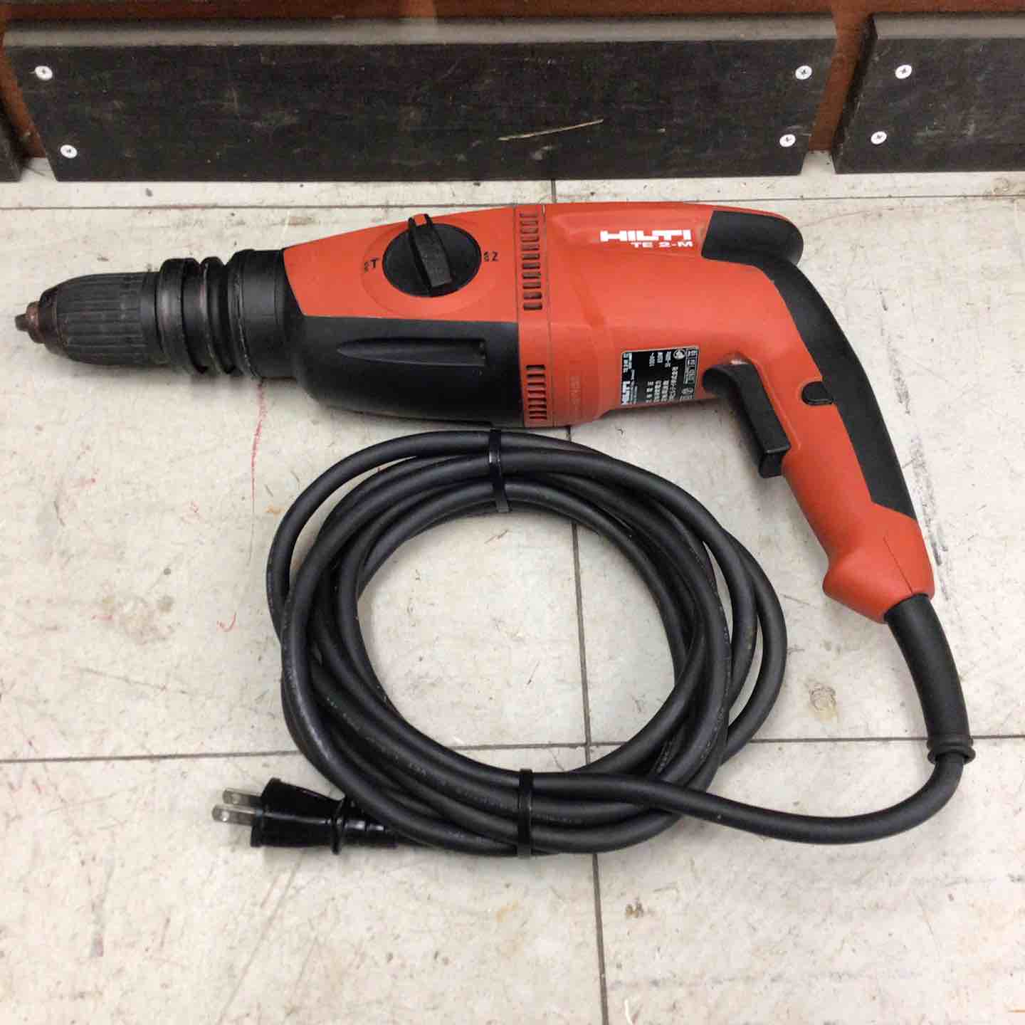 HILTI TE2-S ハンマドリル コード式【市川行徳店】【店頭取引限定】【未使用】管理番号：IT7FPM6452YO TE 2-22 充電式ロータリーハンマードリル - ハンマードリル - Hilti Japan