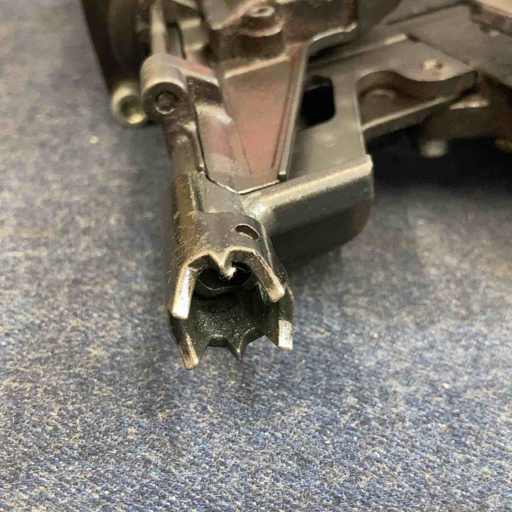 ◇マキタ(makita) 高圧エア釘打ち機 AN910H 90mm ワイヤ釘・シート釘【八潮店】