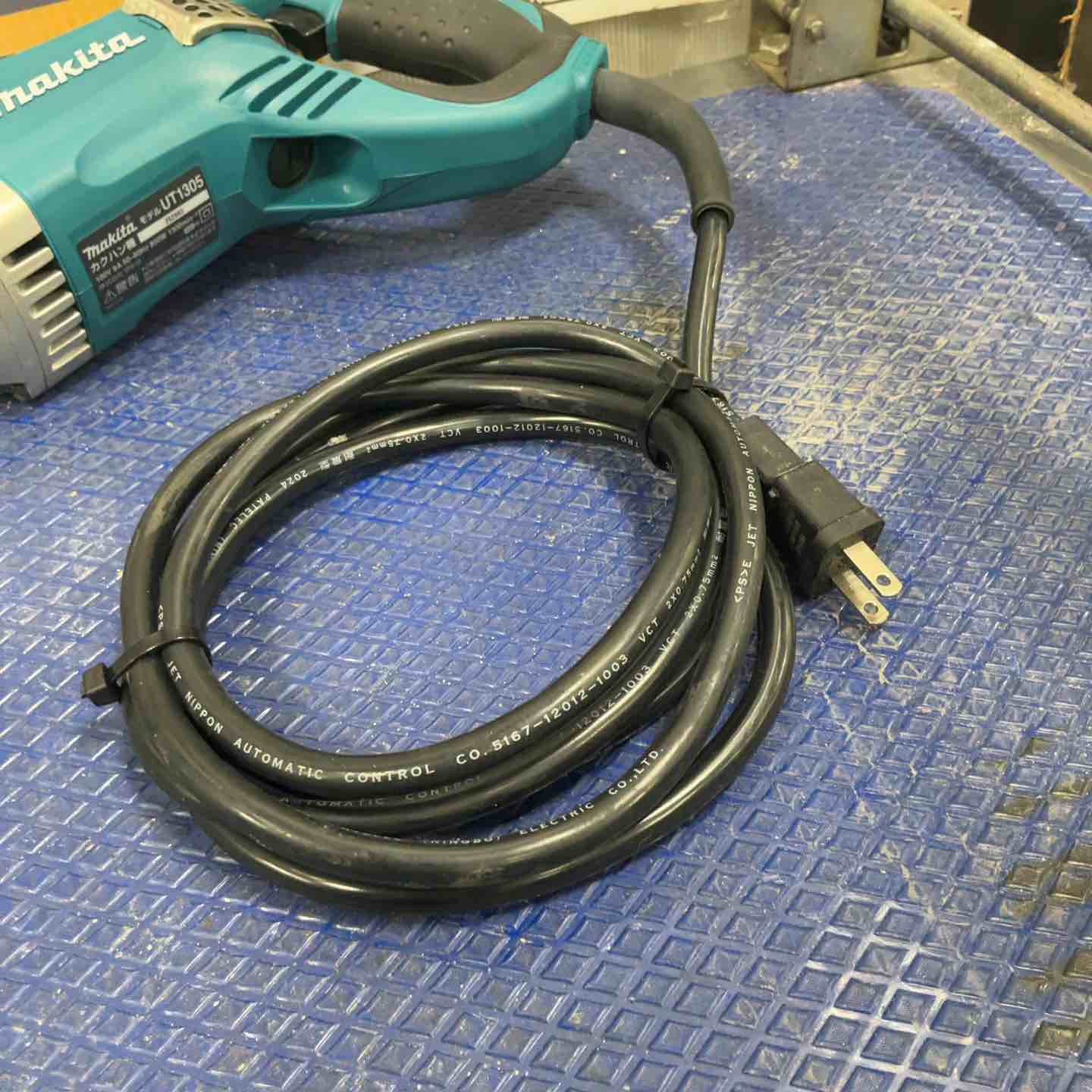 ☆マキタ(makita) コンクリートかくはん機 UT1305【草加店】 – アクト