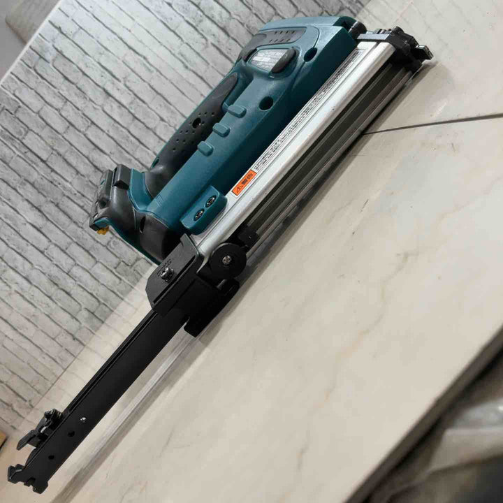 ☆マキタ(makita) コードレスタッカ ST420DZK 14.4V 動作確認済み【川口店】