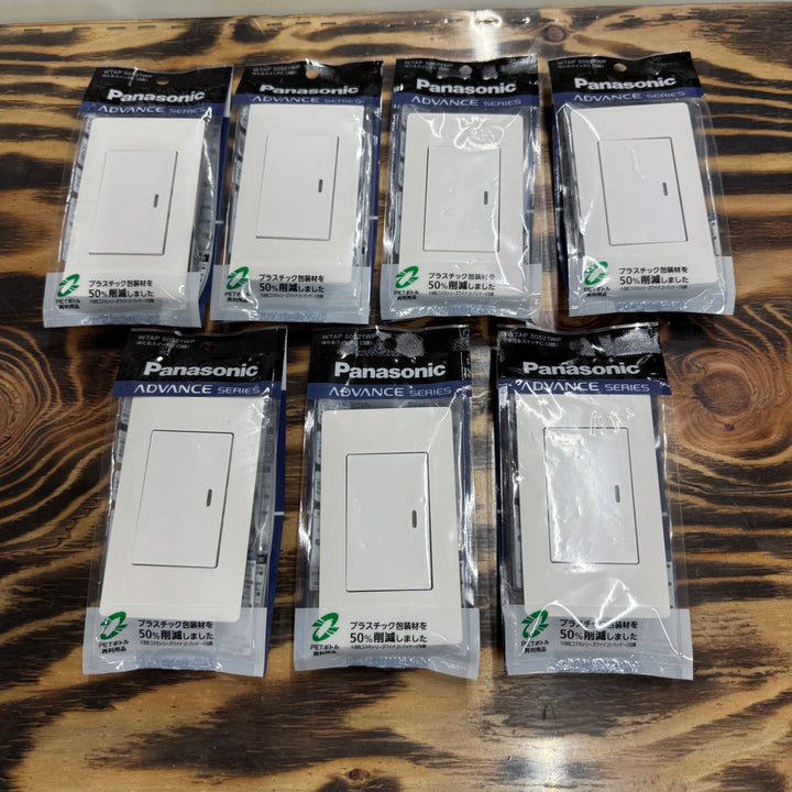 【未使用品】パナソニック(Panasonic) 埋込 ほたるスイッチC 3路 プレート付 WTAP 50521WP 7個セット【電材館越谷店】