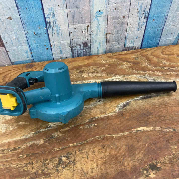 ☆マキタ(makita) コードレスブロワ UB142DZ【柏店】