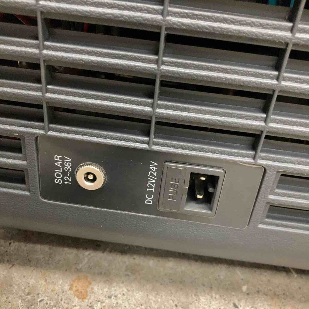 【未使用】山善 ELEIN ポータブル保冷温庫 YFR-DC250 25L 3WAY電源 -18℃~60℃ クーラーボックス キャスター付 ブルーグレー ※バッテリーは付属しません【八潮店】