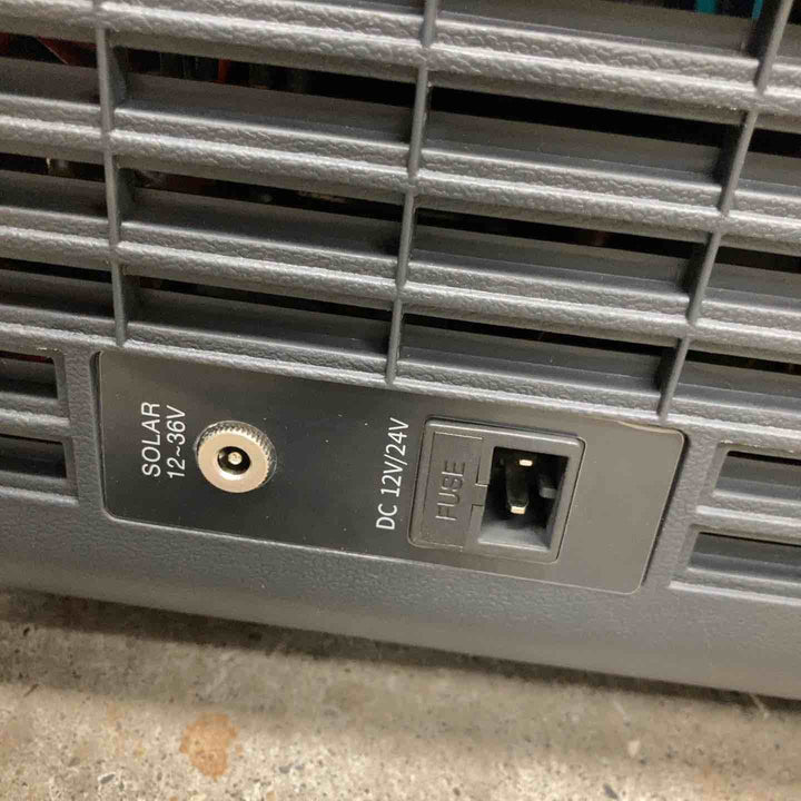 【未使用】山善 ELEIN ポータブル保冷温庫 YFR-DC250 25L 3WAY電源 -18℃~60℃ クーラーボックス キャスター付 ブルーグレー ※バッテリーは付属しません【八潮店】