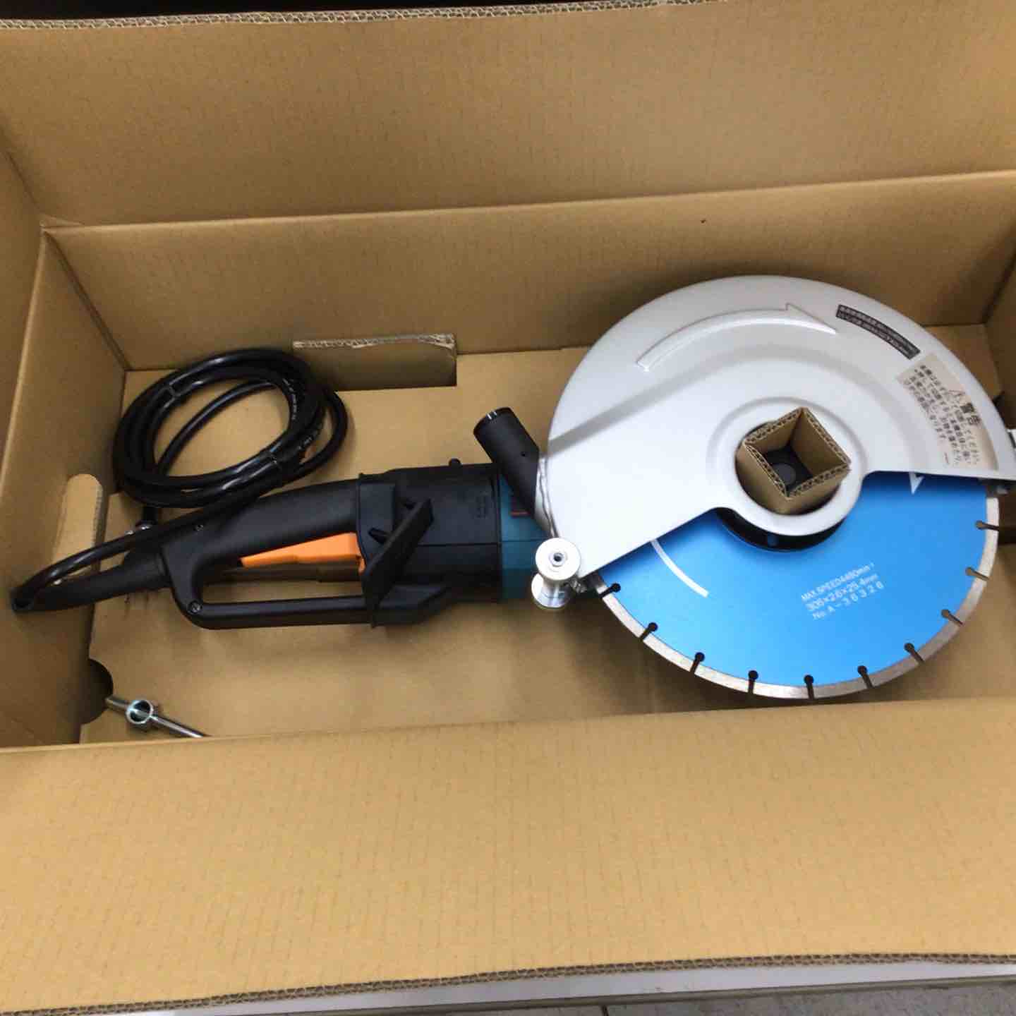 makita/マキタ 4112 コンクリートカッター【野田愛宕店】【店頭取引限定】【中古】管理番号：IT6ZJV9KZ2KY 〇マキタ(makita) 305mm コンクリートカッター 4112【岩槻店