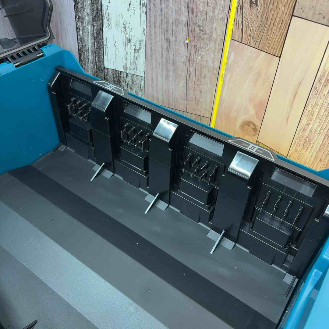 ★マキタ(makita) 多口充電器 BCC01 A-78346【八潮店】