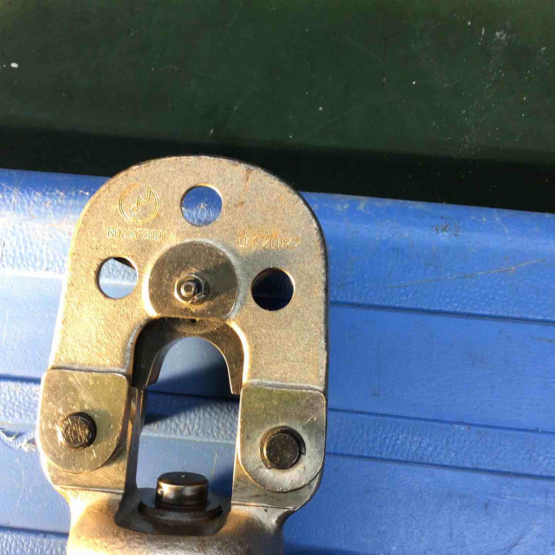 ◇泉精器(IZUMI) コードレス油圧式圧着工具 REC-150F【戸田店】