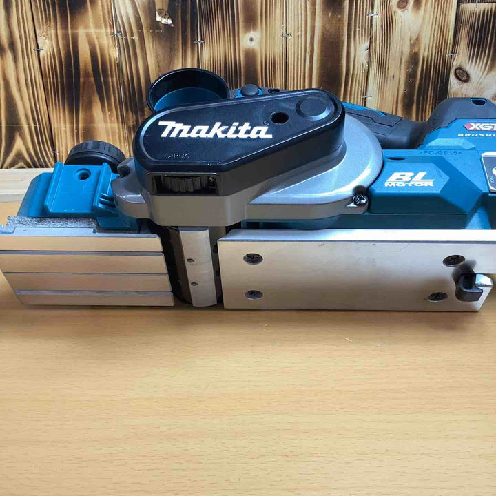 マキタ(makita) コードレスカンナ KP001GZ 表面 平滑 木材 表面削り 仕上げ 厚み調整 厚さ﻿ 面取り 加工 板の反り 平ら 溝【越谷店】