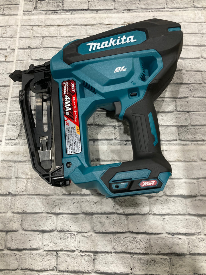 ★マキタ(makita) コードレスフロアタッカ ST003GZ【川口店】