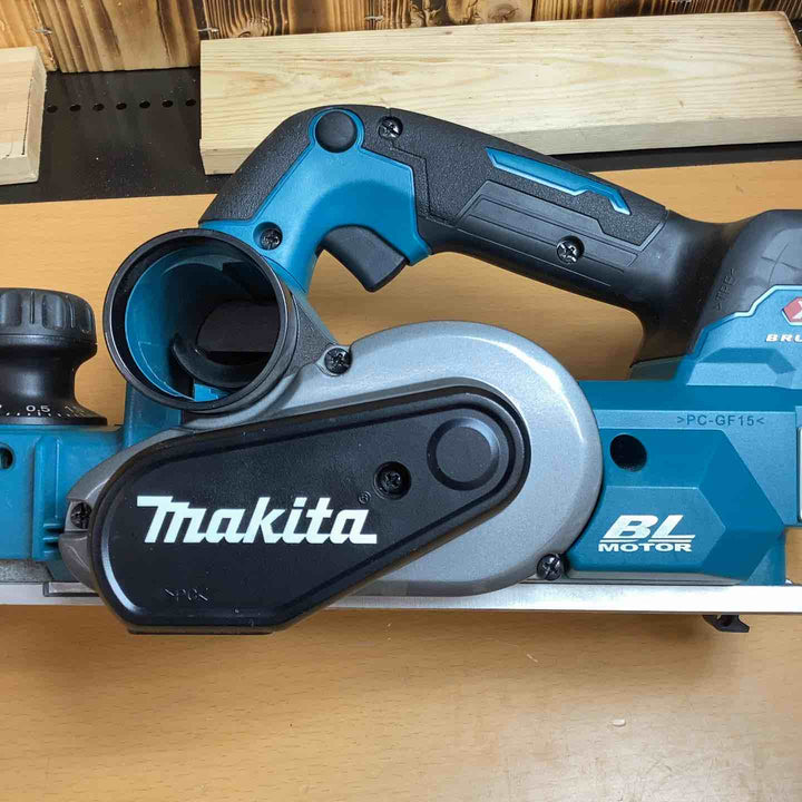 マキタ(makita) コードレスカンナ KP001GZ 表面 平滑 木材 表面削り 仕上げ 厚み調整 厚さ﻿ 面取り 加工 板の反り 平ら 溝【越谷店】