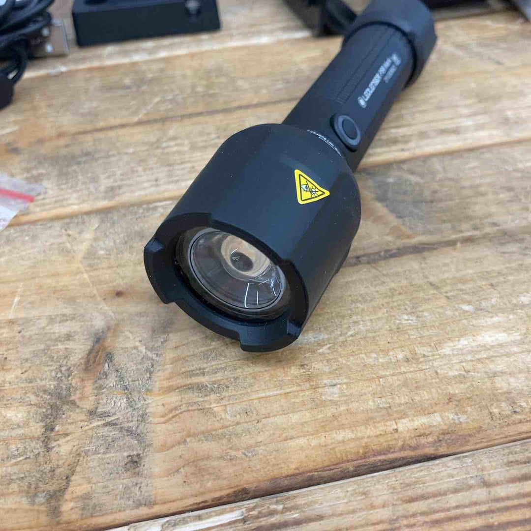 【中古美品】Ledlenser(レッドレンザー) LED懐中電灯 P5R 日常/作業用/小型軽量 【明るさ約420ルーメン】 【最長7年保証】 充電式 [日本正規品] 500897【東大和店】