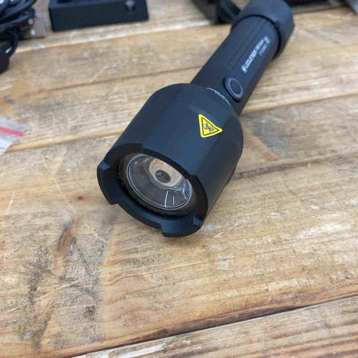 【中古美品】Ledlenser(レッドレンザー) LED懐中電灯 P5R 日常/作業用/小型軽量 【明るさ約420ルーメン】 【最長7年保証】 充電式 [日本正規品] 500897【東大和店】