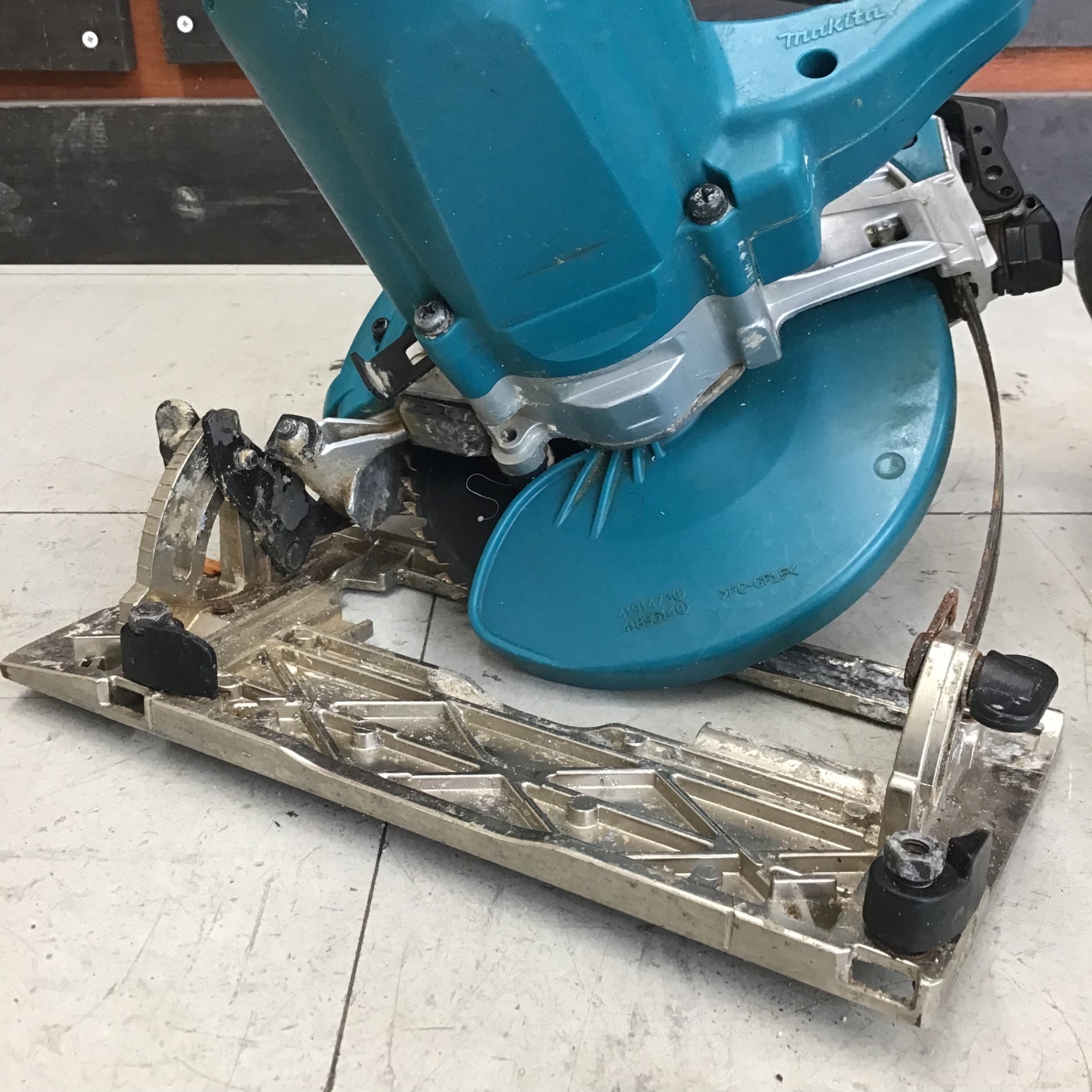 現状品】マキタ/makita 電気マルノコ 5637BA 【鴻巣店】 – アクト
