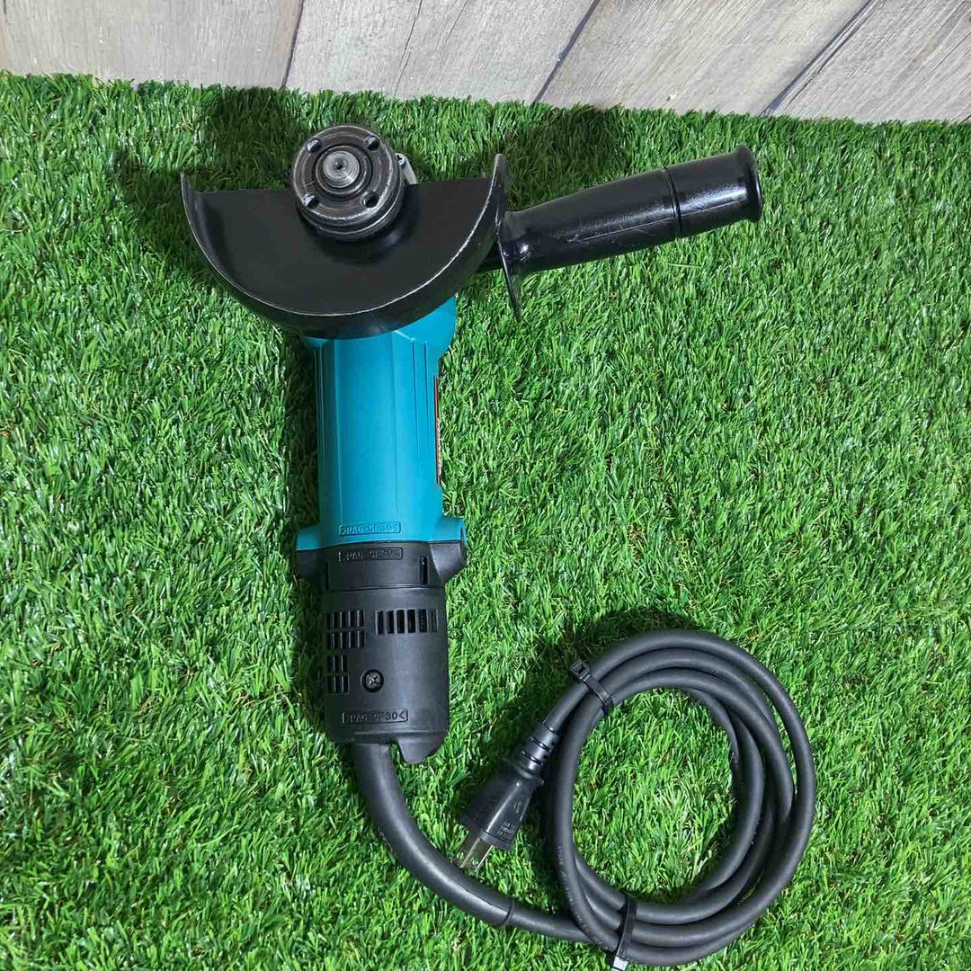 ☆マキタ(makita) 125mm ディスクグラインダ 9535B【戸田店】