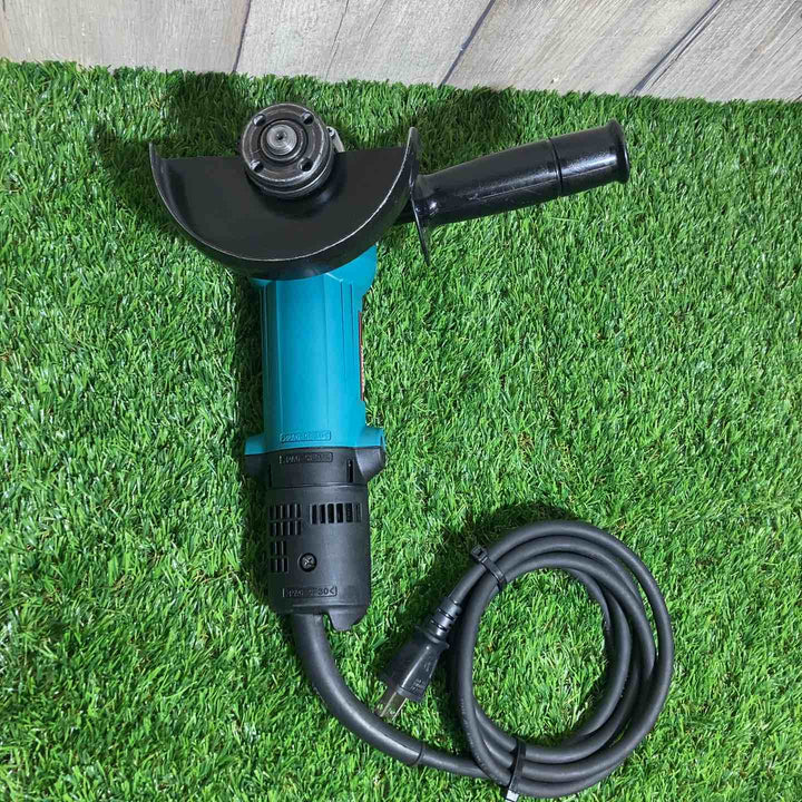 ☆マキタ(makita) 125mm ディスクグラインダ 9535B【戸田店】