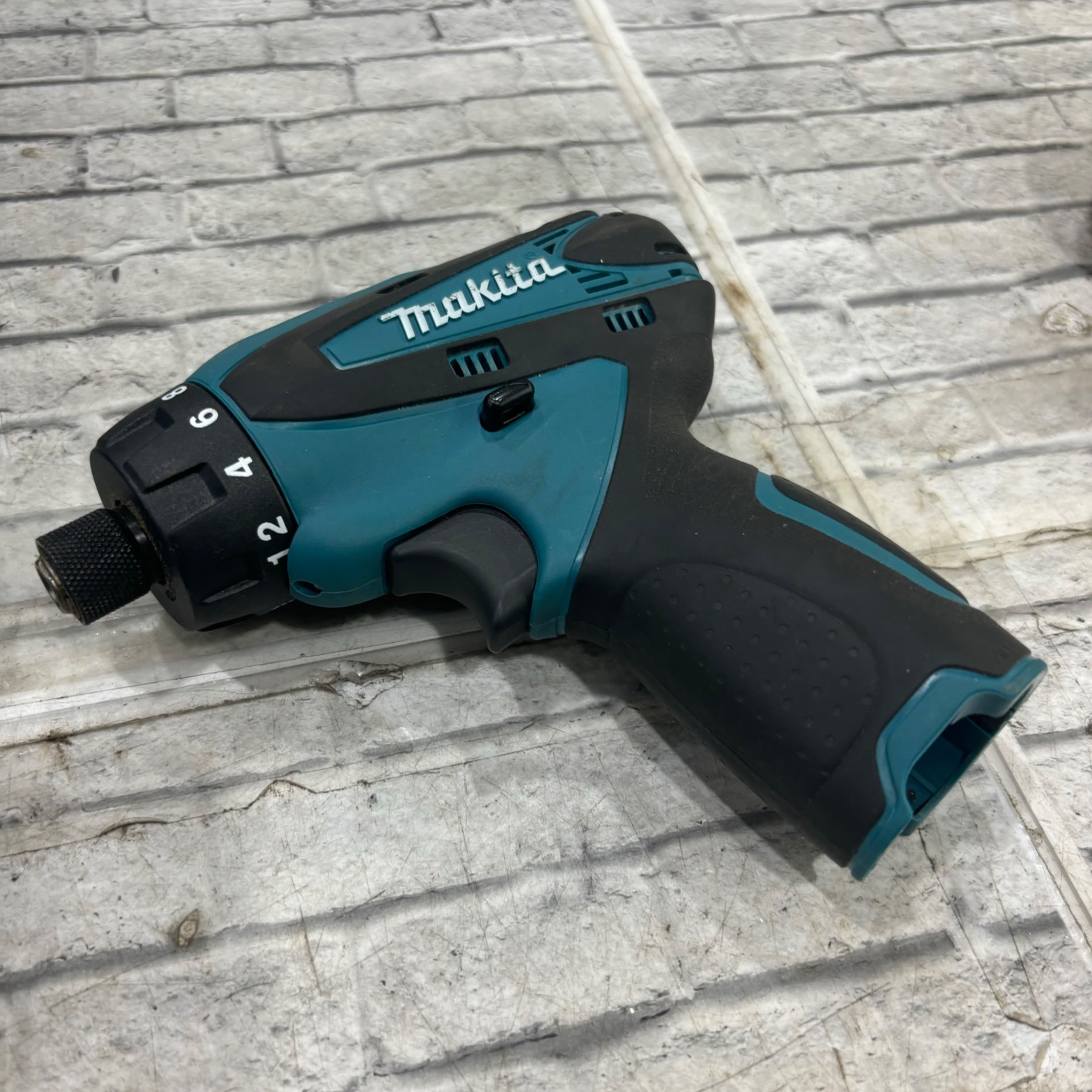 ☆マキタ(makita) コードレスドリルドライバー DF030DWX【川口店