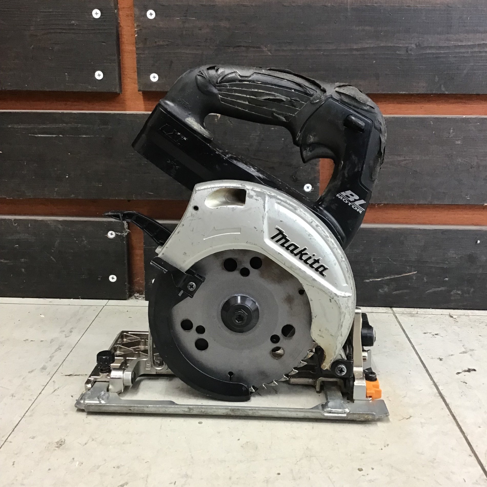 現状品】 マキタ/makita コードレス丸のこ HS471DZB 【鴻巣店