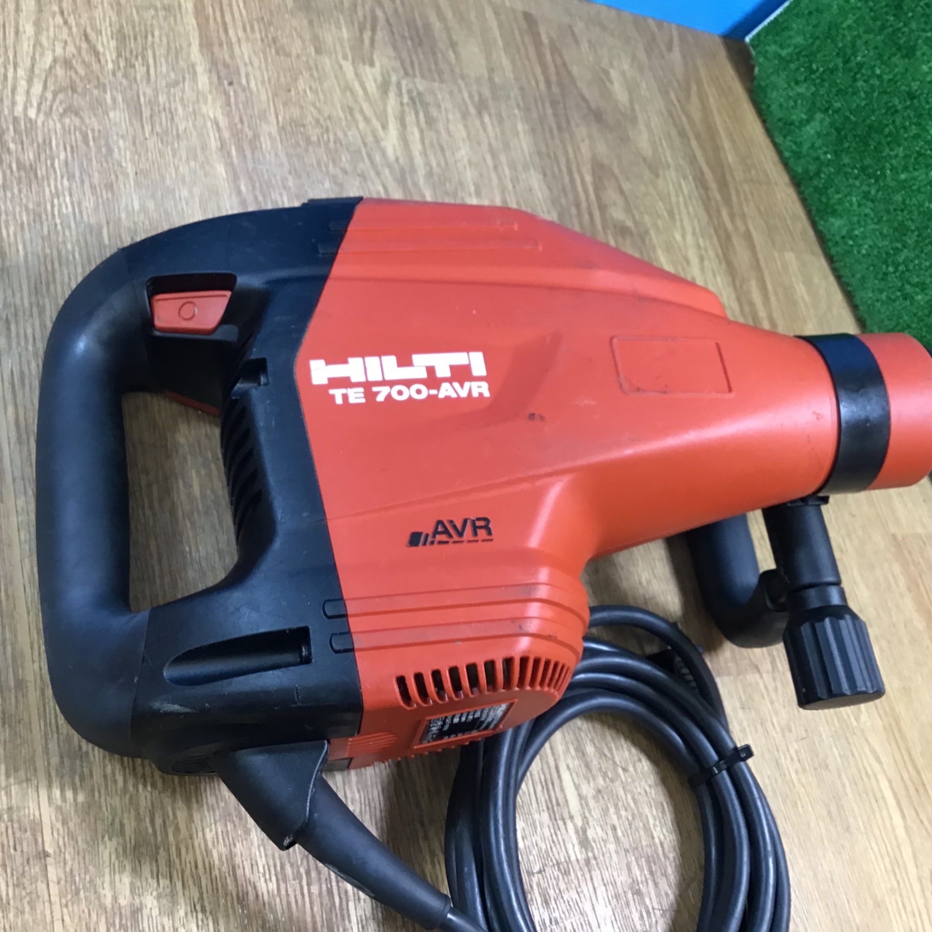 【中古美品】☆ヒルティ(HILTI) 電動ハンマ TE700-AVR【岩槻店】 中古美品】☆ヒルティ(HILTI) 電動ハンマ TE700-AVR【岩槻店